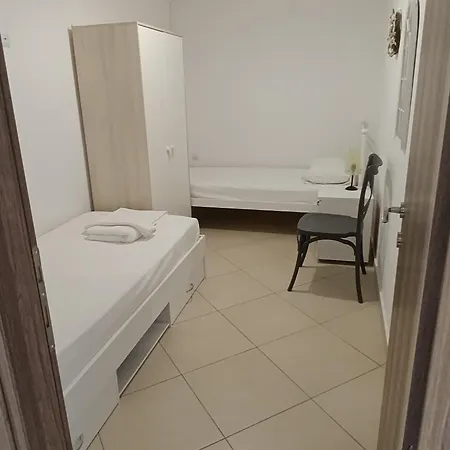 Niko's 1 Apartment *