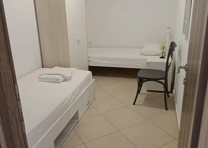 Niko's 1 Apartment *